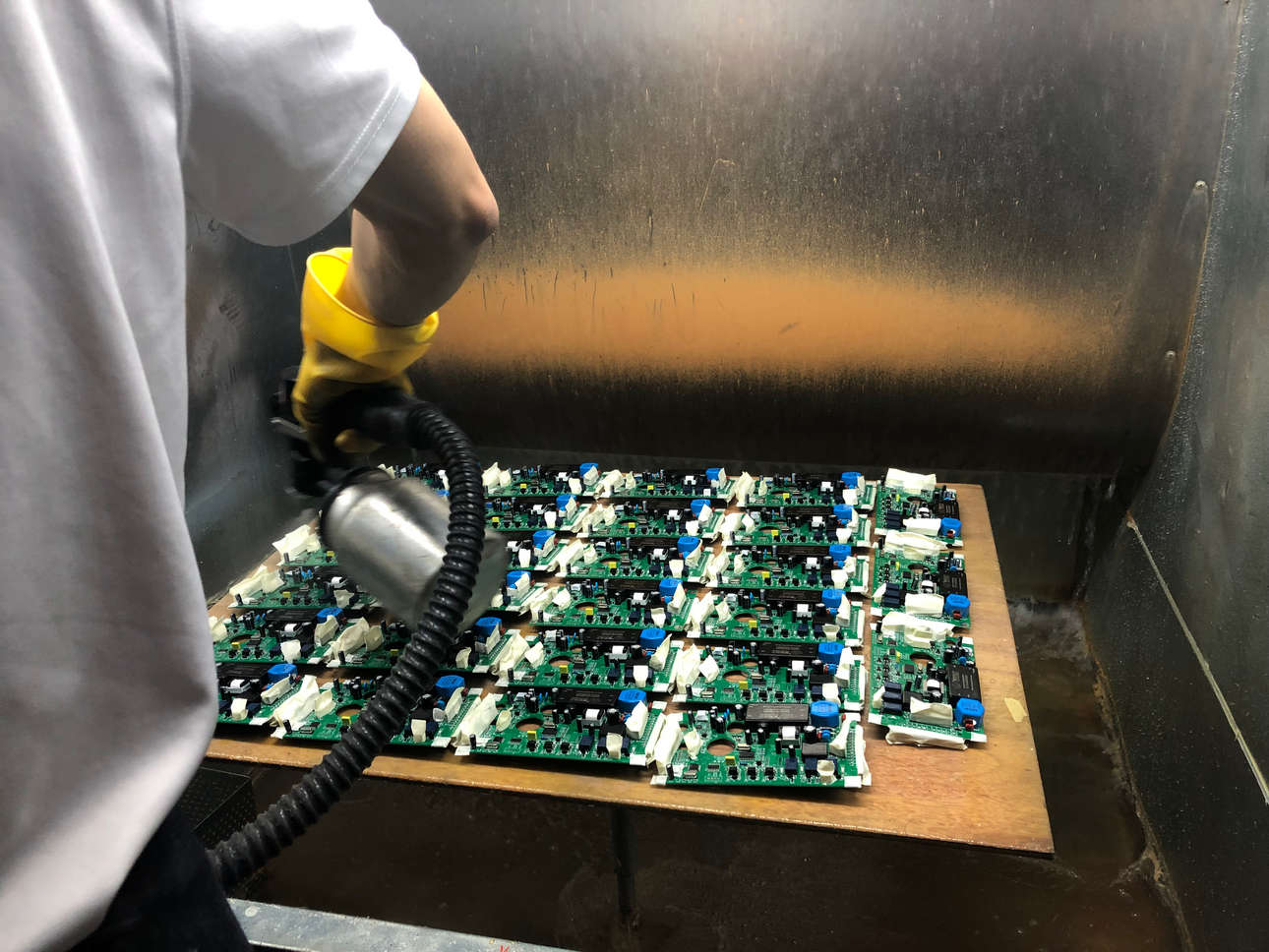 PCBA包工包料的哪些地方不能涂三防漆